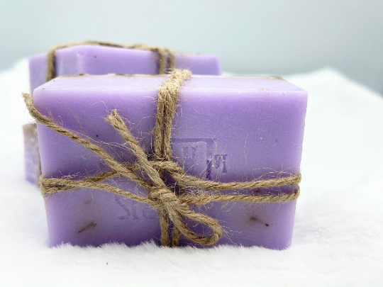 LAVENDER Handmade Soap Bar, 100% Natural, Moisturizing, Calming, Made with Pure Therapeutic Essential Oils, Chemical free, 4.5 oz